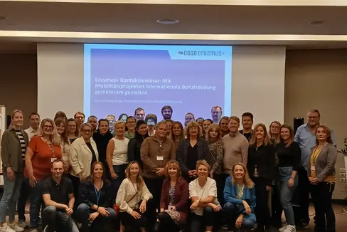 Die Teilnehmerinnen und Teilnehmer des grenzübergreifenden Informationsaustauschs Erasmus+ in der Berufsbildung (Foto: LPA/Deutsche Bildungsdirektion)