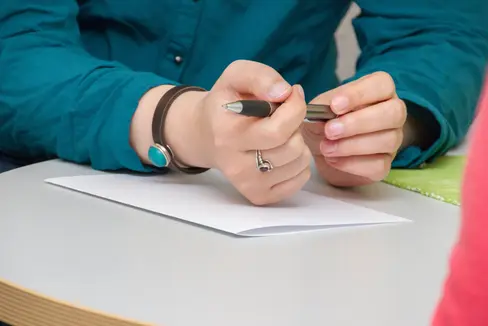 Die Beratungstätigkeit zur Sachwalterschaft, zum Abbau architektonischer Barrieren und zum Thema Sexualität und Liebe für Menschen mit Behinderungen wird ausgebaut. Die Landesregierung hat dazu auf Vorschlag von Landesrätin Rosmarie Pamer grünes Licht gegeben. (Foto: Unsplash. Das Foto darf nur im Zusammenhang mit dieser Aussendung verwendet werden.)
