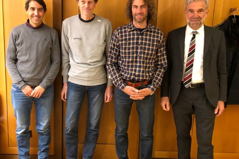 L'assessore Arnold Schuler ha ricevuto una delegazione dell'Associazione provinciale guide alpine sciatori composta da Patrick Stufflesser, Bernhard Mock e Thomas Zelger (Foto: ASP)