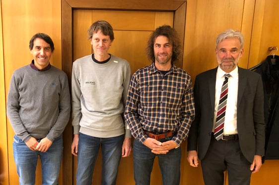 L'assessore Arnold Schuler ha ricevuto una delegazione dell'Associazione provinciale guide alpine sciatori composta da Patrick Stufflesser, Bernhard Mock e Thomas Zelger (Foto: ASP)