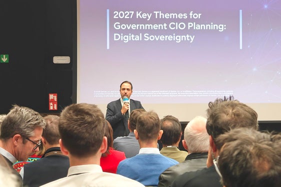 Souveränität im Digitalen ist für IT-Experte Alessio Meloni mit einem Abwägen von Funktionalität und Risiko verbunden - eine Aufgabe, der sich in nächster Zeit alle öffentlichen Verwaltungen stellen müssten. (Foto: LPA/Ursula Pirchstaller)