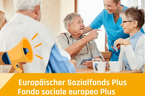 Pflegehelfer und -helferinnen werden in Südtirol angesichts der älter werdenden Bevölkerung stark nachgefragt. Um interessierten Personen eine Ausbildung zu ermöglichen, finanziert der Europäische Sozialfonds Plus entsprechende Ausbildungsangebote. 67 Personen nehmen derzeit bereits an solchen Maßnahmen teil. (Quelle: LPA/Abteilung Europa)