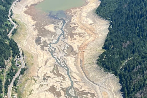 Nell’area del bacino artificiale, all'altezza della foce del rio Pracupola, devono essere realizzati dei bacini idrici, in modo che i pesci recuperati dal lago possano essere spostati e quindi sopravvivere. (Foto: USP/Associazione pescatori Val d'Ultimo)