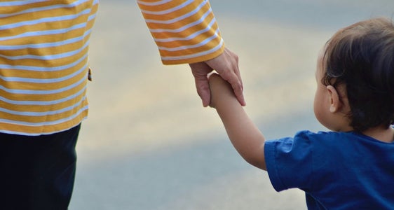 Die Kinder- und Jungendpsychiatrie soll ausgebaut und insbesondere die Betreuung von jungen Patientinnen und Patienten mit Autismus-Spektrum-Störungen verbessert werden. (Foto: Pixabay/Ratna Fritry)