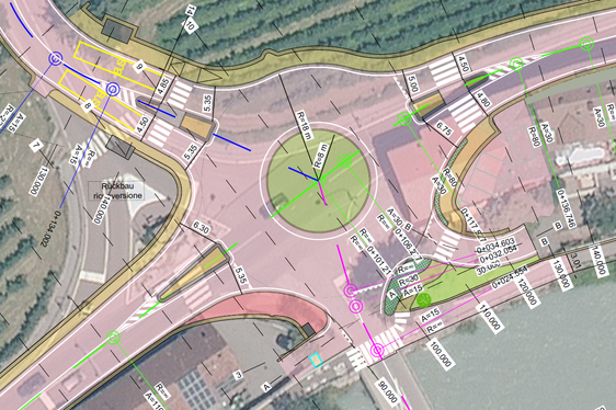 Anstelle der ampelgeregelten Kreuzung bei der Auffahrt Partschins wird ein Kreisverkehr gebaut. (Bild: Landesabteilung Tiefbau)