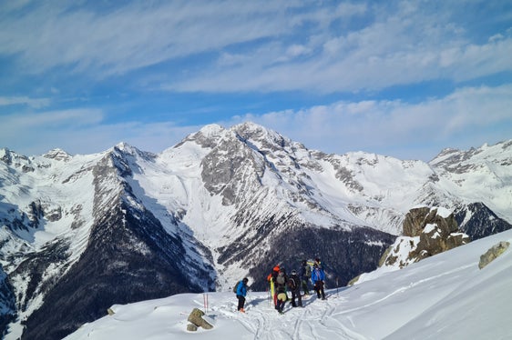 Auch in der Ausbildung waren die Mitarbeiterinnen und Mitarbeiter des Lawinenwarndienstes im vergangenen Winter aktiv; das Bild entstand beim Kurs für Gemeinden-Lawinenkommissionsmitglieder in Steinhaus am 26. Jänner dieses Jahres (Foto: LPA/Lawinenwarndienst Südtirol)