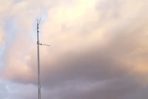 Zehn Wetterstationen - im Bild jene in St. Peter in Villnöß - ergänzen jetzt das Messnetz in Südtirol. (Foto: LPA/Agentur für Bevölkerungsschutz/Amt für Meteorologie und Lawinenwarnung)