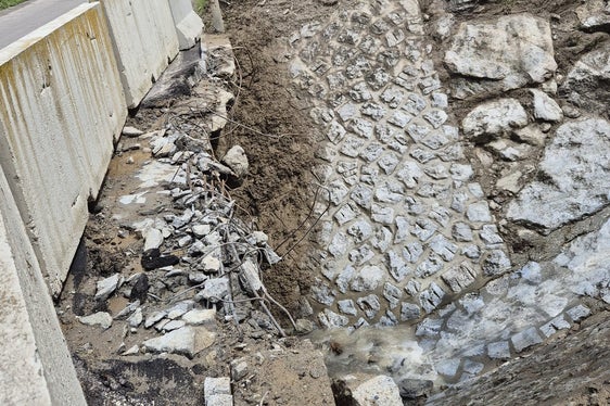 Der Hölderlebach in Hintermartell mit Geschiebematerial nach Starkregen. (Foto: LPA/Amt für Wildbach- und Lawinenverbauung West in der Agentur für Bevölkerungsschutz)