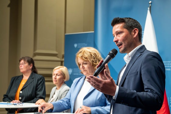 Im Projekt werde solidarisch Verantwortung übernommen, hob Gemeindenverbandspräsident Dominik Oberstaller hervor. (Foto: LPA/Fabio Brucculeri)