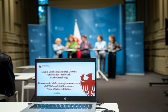 In den Jahren 2023-26 wurde an der Studie Sexualisierte Gewalt in Südtirol gearbeitet, zeitgleich ist dazu auch ein Buch für die breite Allgemeinheit entstanden. (Foto: LPA/Fabio Brucculeri)