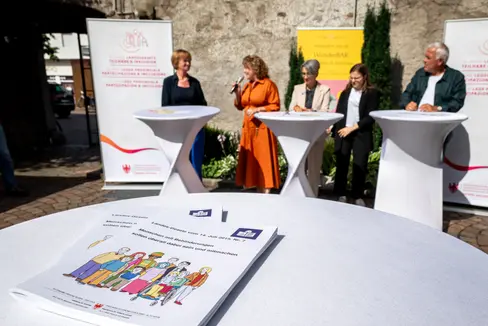 Vor 10 Jahren, am 14. Juli 2015, ist das Landesgesetz für Inklusion und Teilhabe in Kraft getreten. In Brixen wurde in der WunderBAR darüber gesprochen, was bereits umgesetzt ist und was noch zu tun bleibt. (Foto: LPA/Fabio Brucculeri)