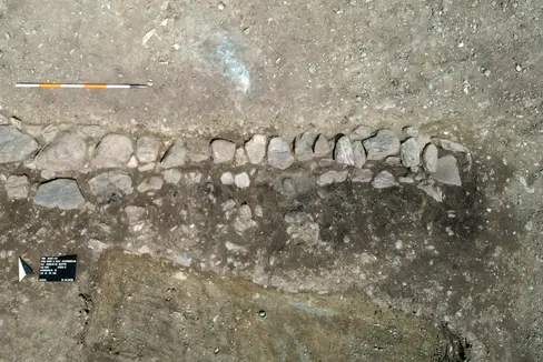 A Galgenbichl, nel territorio comunale di Rasun-Anterselva, in seguito a lavori di sondaggio effettuati dall'Ufficio Beni archeologici sono stati rinvenuti resti di un'abitazione dell'età del Ferro. (Foto: USP/Ufficio Beni archeologici)