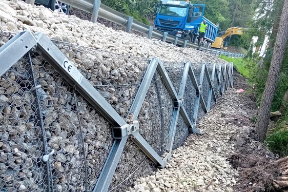 Wasser, Frost, technische Alterung und die tägliche Belastung wirken über Jahre auf die Bauwerke ein. Wer rechtzeitig saniert, abdichtet und technische Anlagen erneuert, erhöht die Sicherheit und kann größere Schäden und aufwendigere Eingriffe vermeiden. (Foto: LPA/Ressort Infrastrukturen und Mobilität)