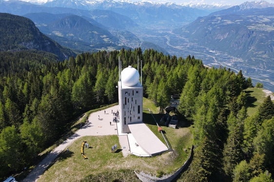 Il radar Doppler del Monte Macaion nel Comune di Borgo d'Anaunia, al confine con la provincia di Bolzano, copre un'area con un raggio di 120 chilometri e può quindi monitorare l'intera regione Trentino-Alto Adige. (Foto: USP/GNews)