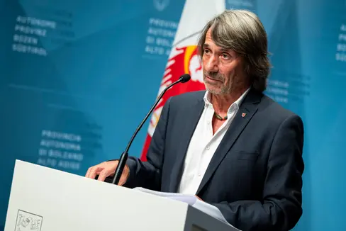 Die Grippe, unterstrich Landesrat Messner bei der Pressekonferenz nach der Sitzung der Landesregierung, sei immer noch ein ernstes Problem: Statistisch versterben 13,8 auf 100.000 Personen an den Folgen einer Influenzaerkrankung, weshalb es wichtig ist, dass sich nicht nur die zu den der Risikogruppen gehörigen Personen impfen lassen. (Foto: LPA/Fabio Brucculeri)