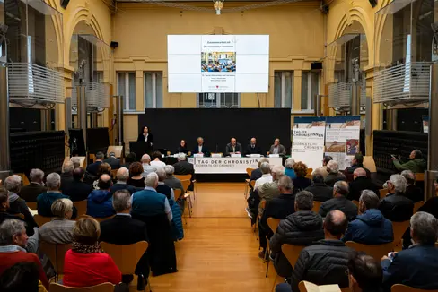 Südtirols Chronistinnen und Chronisten treffen sich jährlich zum Austausch. Um die Netzwerkarbeit weiter zu stärken und das Chronistenwesen in Südtirol weiterzuentwickeln, wird am 31. März eine Fördervereinbarung zwischen Landesarchiv und Südtiroler Bildungszentrum unterschrieben. (Foto: LPA/Fabio Brucculeri)