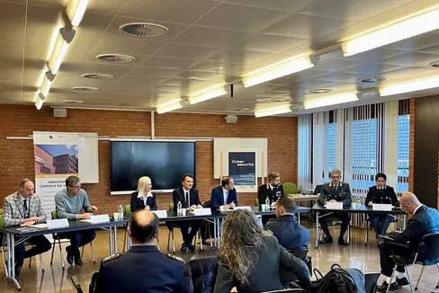 Oggi (15 novembre) presso la scuola professionale Cts “L. Einaudi” si è tenuta la presentazione del corso “Fondamenti della cybersecurity, investigazioni informatiche e sicurezza digitale” per le Forze di polizia (Foto: ASP/Gabriel Marciano)