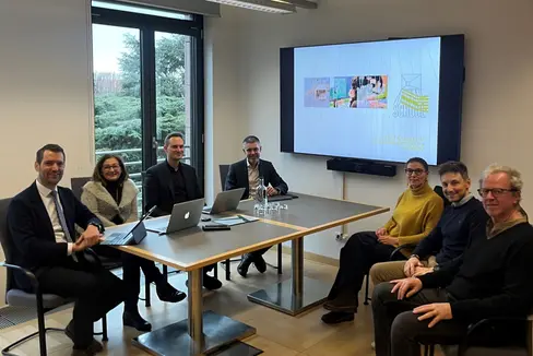 Austausch über gemeinsame Projekte (von links): Abteilungsdirektor Martin Vallazza, Monica Carmen, Amtsdirektor Alexander Alber, Ingo Dejaco, Barbara Breda, Theodor Gallmetzer und Andrea La Gamba. (Foto: LPA/Ressort für Infrastrukturen und Mobilität)