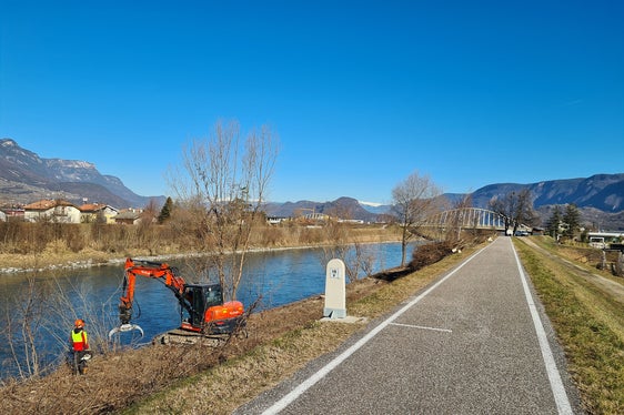Nel periodo invernale si lavora lungo gli argini. (Foto: USP/Ufficio Sistemazione bacini montani sud)