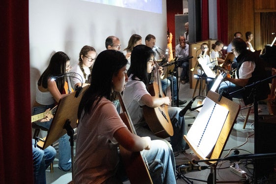 Musikalisch umrahmt wurde die Eröffnung des ladinischen Schuljahres von der Musikschule Gröden mit Stücken aus Der Kleine Prinz von Martin Bonilla. (Foto: LPA/Ladinische Bildungsdirektion)