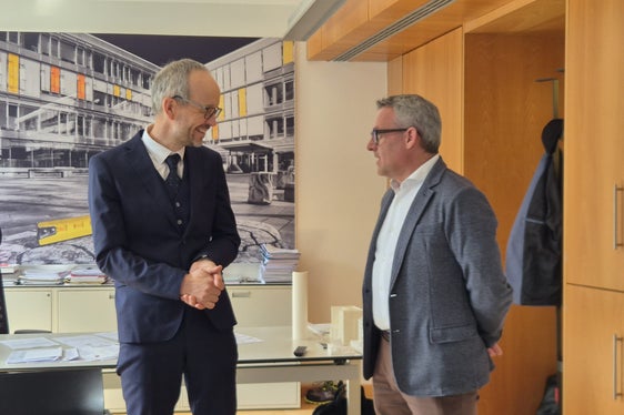 Klaus Brunner, grazie alla consolidata esperienza maturata, rappresenta una figura di elevata professionalità, in grado di assicurare continuità amministrativa, efficienza operativa e qualità del servizio”, ha dichiarato l’assessore provinciale al Catasto e Libro fondiario Christian Bianchi. (Foto: USP/Gianluca Crocco)