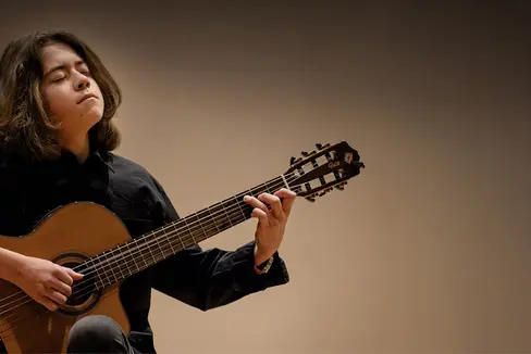 Il concorso prima la musica è uno dei più grandi dell'Austria e offre agli allievi e alle allieve di diverse scuole di musica e conservatori di Alto Adige, Tirolo del Nord e dell'Est un palcoscenico per sviluppare il proprio talento. (Foto: USP/Immagine di copertina dell'edizione di quest'anno del concorso)