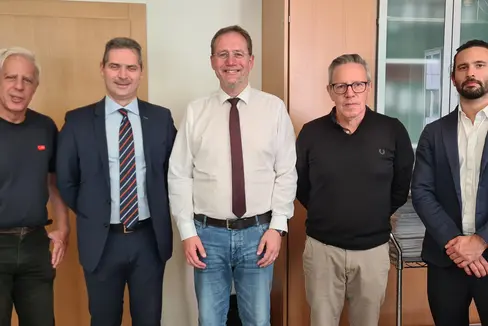 Simone De Giacinto (a sinistra dell'assessore) è il nuovo diretto dell'Ispettorato del Libro Fondiario. A sinistra si trova Paolo Russo, direttore dell'Ispettorato del Catasto. Al centro l'assessore Massimo Bessone insieme al direttore della Riaprtizione Libro fondiario, catasto fondiario e urbano Alfred Vedovelli e al direttore del Dipartimento edilizia e patrimonio, Davide Gemmellaro (Foto: ASP)