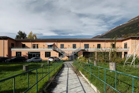 La sede di BASIS Vinschgau Venosta, l'ex caserma Druso di Silandro (Foto: Samuel Holzner)