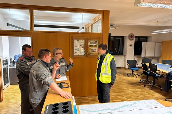 Auch in der Bezirkseinsatzzentrale (BEZ 1) Bozen wurden während der Übung die Abläufe überprüft. (Foto: LPA/Landesfeuerwehrverband BEZ 1)