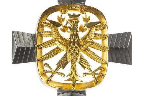 Dank und Anerkennung: Das Verdienstkreuz des Landes Tirol würdigt vorbildhaftes Wirken in Tirol und Südtirol. (Foto: LPA/Die Fotografen)