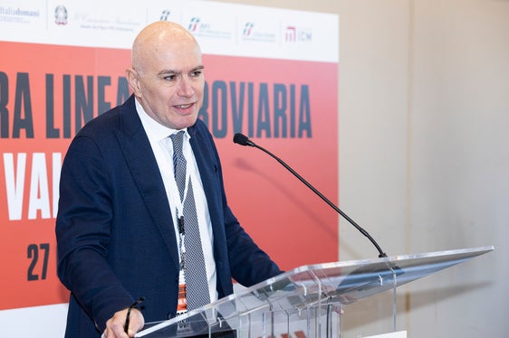 Der Generaldirektor von RFI Aldo Isi freute sich über die Wiedereröffnung der Bahnlinie. (Foto: LPA/Tiberio Sorvillo)