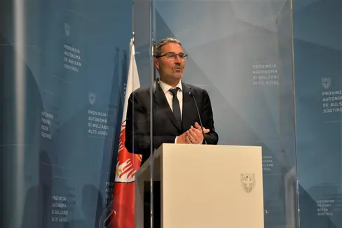 Il presidente Arno Kompatscher ha spiegato funzioni e ruolo della Cabina di regia provinciale. (Foto: ASP/Michela Antino)