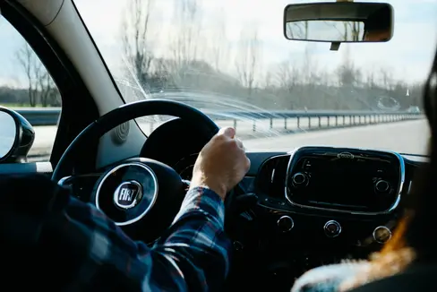 Vom 5. Februar bis 5. April haben 4560 Pendler und Pendlerinnen, die keine geeigneten Bus- oder Zugverbindungen haben und für die Fahrt zur Arbeit das Auto nutzen müssen, einen Fahrtkostenzuschuss beantragt. (Foto: Pexels)