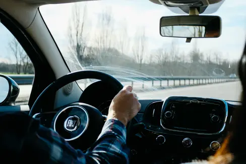 Vom 5. Februar bis 5. April haben 4560 Pendler und Pendlerinnen, die keine geeigneten Bus- oder Zugverbindungen haben und für die Fahrt zur Arbeit das Auto nutzen müssen, einen Fahrtkostenzuschuss beantragt. (Foto: Pexels)