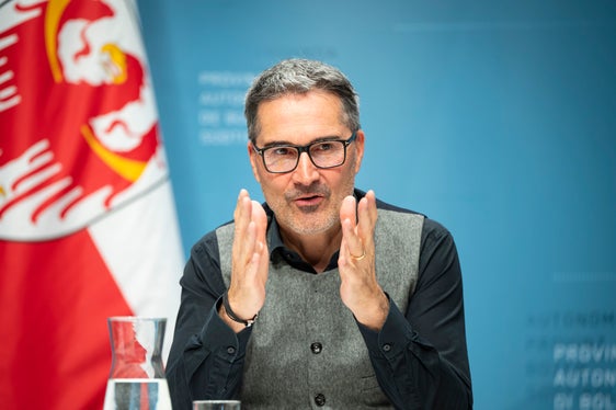 Per la riforma dello Statuto “le questioni in sospeso devono ora essere chiarite con la presidente del Consiglio Giorgia Meloni”, ha detto Kompatscher. (Foto: USP/Fabio Brucculeri)