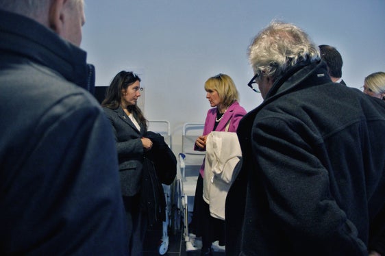 Il Ministro Locatelli a colloquio con l'assessora provinciale Waltraud Deeg (Foto: ASP/Greta Stuefer)