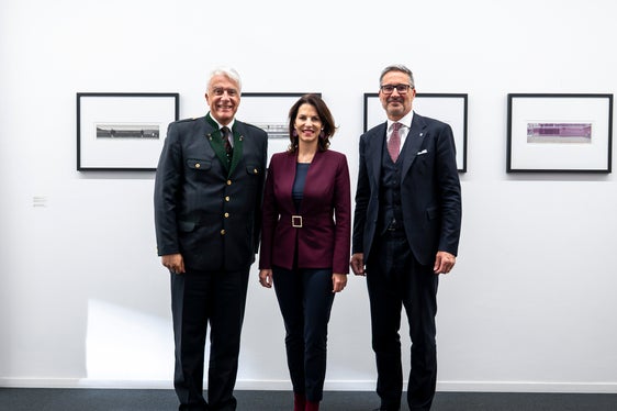 Im Bild Generalkonsul Wolfgang Lukas Strohmayer, Salzburgs Landeshauptfrau Karoline Edtstadler und Landeshauptmann Arno Kompatscher. (Foto: LPA/Fabio Brucculeri)