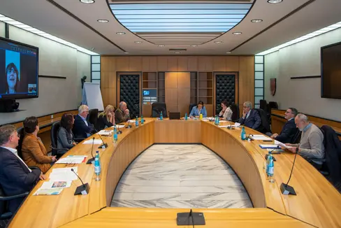 La riunione della Consulta provinciale, presieduta dal governatore Arno Kompatscher, si è concentrata sul Centro tutela consumatori, che ha illustrato il suo programma di attività per il 2023. (Foto: ASP/Fabio Brucculeri)