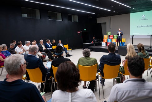 Im NOI Techpark in Bozen wurden am 14. Juni die Ergebnisse des Evaluierungsprozesses zu den von Klimabürgerrat und Stakeholder Forum Klima erarbeiteten Maßnahmen vorgestellt. (Foto: LPA/Fabio Brucculeri)