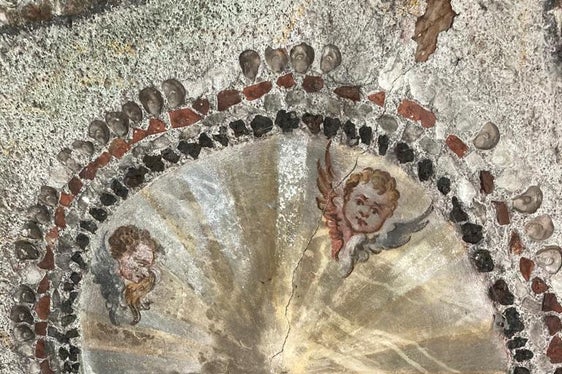 Anche all'interno della casa-giardino sono stati trovati elementi degni di particolare tutela, tra cui il soffitto dipinto con teste d'angelo. (Foto: ASP/Soprintendenza provinciale ai beni culturali)