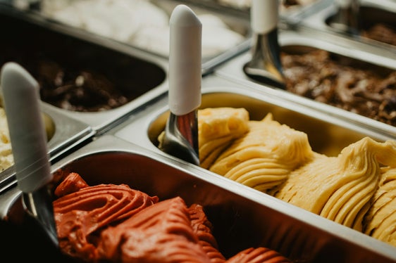 Per poter partecipare all’esame di gelatiere è richiesta un’esperienza professionale di almeno 12 mesi in qualità di operaio qualificato e a tempo pieno presso un’azienda del settore della produzione di gelato. Le iscrizioni all’esame sono aperte fino a venerdì 13 marzo. (Foto: Pexels. La foto può essere utilizzata solo per questo comunicato stampa)