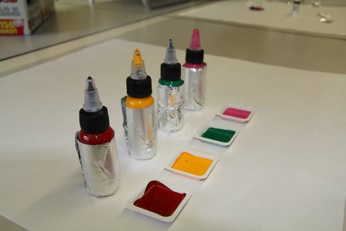 Die Qualität und Sicherheit von Tätowierfarben und Permanent Make-up wird seit 4. Jänner 2022 mit einer neuen EU-Verordnung geregelt. (Foto: LPA/Nadia Franzoi)