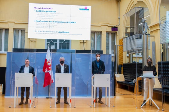 Generaldirektor Zerzer, Koordinator Franzoni, Gemeindenverbandspräsident Schatzer und Apothekervertreter Bonvicini (v.l.n.r.) rufen ebenfalls dazu auf, sich zahlreich an der Aktion zu beteiligen. (Foto: LPA/Barbara Franzelin)