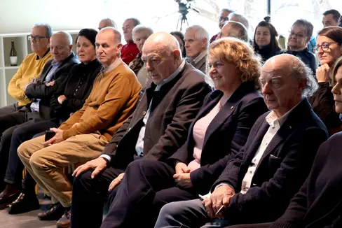 Unser Ehrenamt ist ein so kostbares Gut, das wir in unserem Land haben und auf das wir gut achten müssen, ist Landesrätin Rosmarie Pamer (Zweite von rechts, im Bild mit Alt-Landeshauptmann Luis Durnwalder, Dritter von rechts) überzeugt. (Foto: LPA/Katharina Fleischmann)