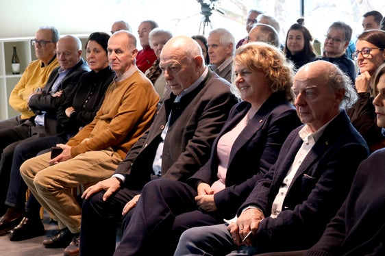 Unser Ehrenamt ist ein so kostbares Gut, das wir in unserem Land haben und auf das wir gut achten müssen, ist Landesrätin Rosmarie Pamer (Zweite von rechts, im Bild mit Alt-Landeshauptmann Luis Durnwalder, Dritter von rechts) überzeugt. (Foto: LPA/Katharina Fleischmann)