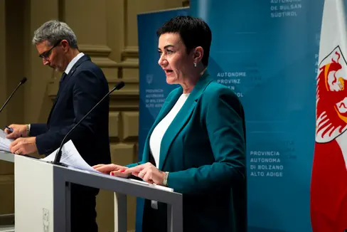 In futuro saranno richiesti meno documenti per le domande di contributi per l'acquisto o la costruzione della prima casa. Questa e altre modifiche sono state approvate oggi (14 maggio) dalla Giunta provinciale, su proposta dell'assessora competente Ulli Mair. Stiamo lavorando in modo coerente, e a tutti i livelli, per migliorare questa situazione. (Foto: ASP/Fabio Brucculeri)