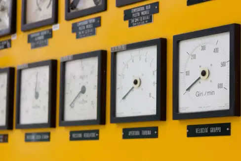 La Giunta ha approvato la ripartizione dei proventi delle tariffe idriche tra i 116 Comuni altoatesini proposta dal Consiglio dei Comuni. Particolare considerazione verrà data ai Comuni ove sono presenti centrali idroelettriche (nella foto un particolare della centrale di Cardano) (Foto: ASP)