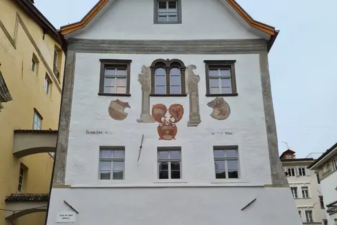 An jedem dritten Donnerstag im Monat bietet im Kellergewölbe des Waaghauses in Bozen ein Euregio-Donnerstag Kultur und Unterhaltung. (Foto: LPA)