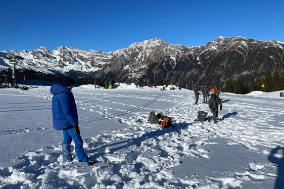 Synergie: Lawinenwarndienst in der Agentur für Bevölkerungsschutz und Landesforstdienst, Bergrettung im Alpenverein Südtirols AVS und Verband der Südtiroler Berg- und Skiführer bei einem der Sicherheitskurse, das Bild entstand in Ratschings (Foto: LPA/Lawinenwarndienst)
