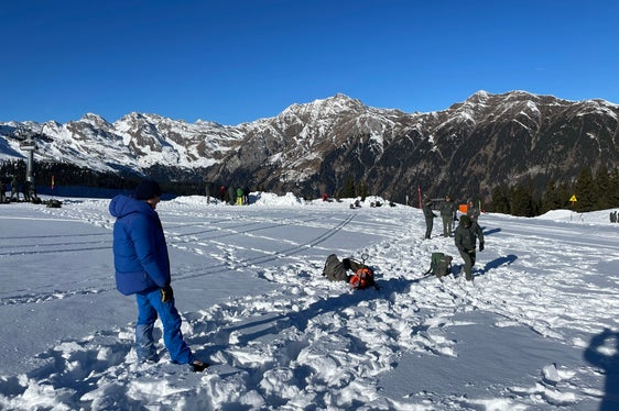 Lavoro di rete e sinergia. Un momento dell'esercitazione scattata sulle nevi di Racines. (Foto: USP/Servizio Meteorologia e Prevenzione valanghe)